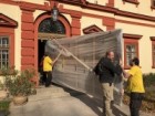 Kavánova opona míří do restaurátorské dílny Restaurování Kavánova mistrovského díla – Kotel v Krkonoších